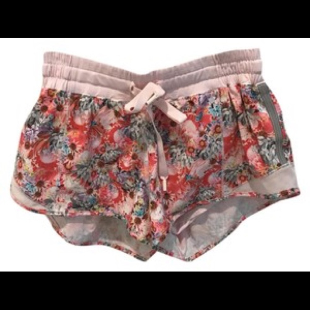 Lululemon Hotty hot 2” shorts